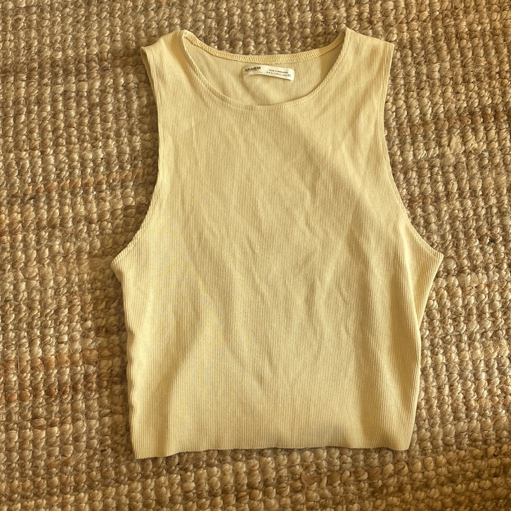 Large (but I wear a small) fits loose but good. Light yellow Pull & Bear
